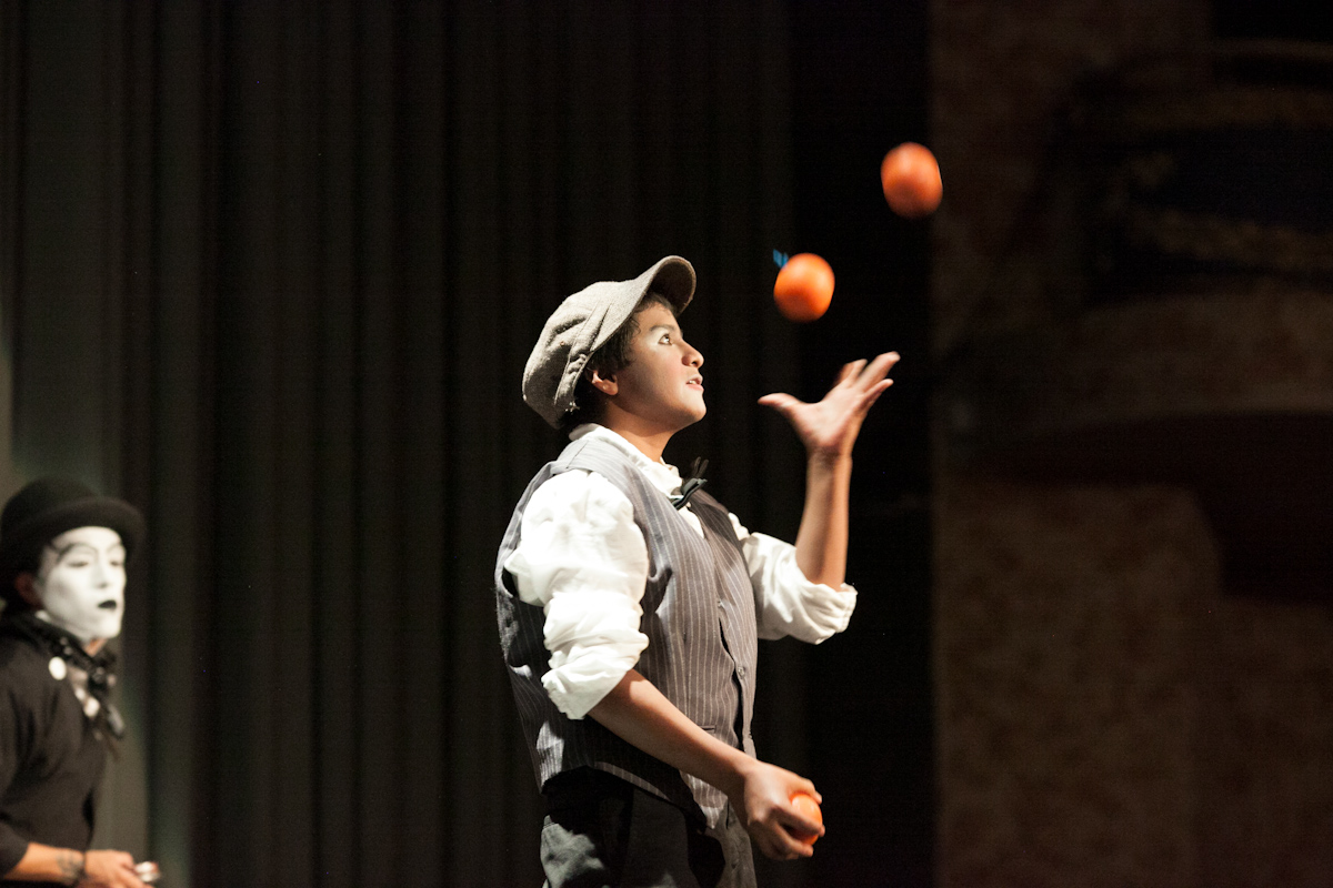 Street youth juggling